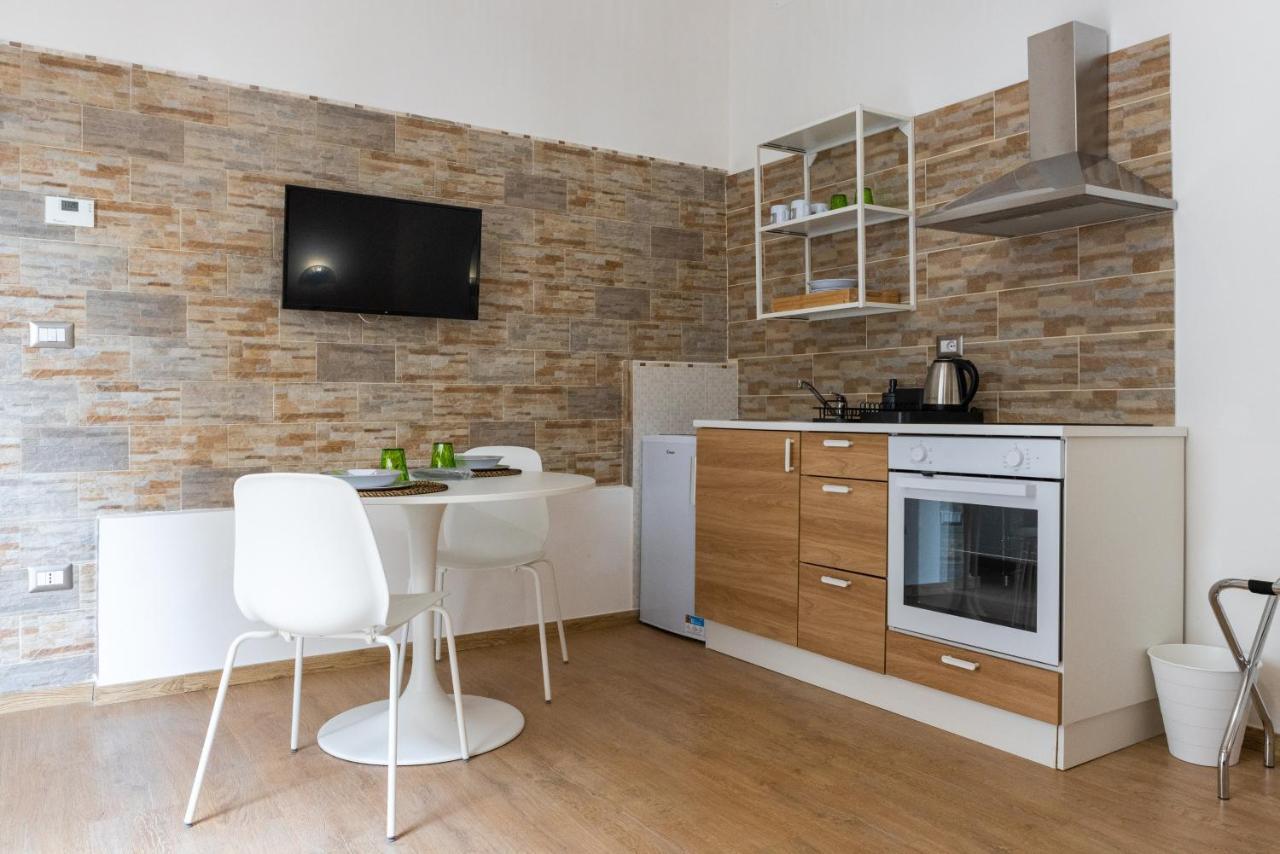 Lovely Rooms - Guest House Suites ทริจเจียโน ภายนอก รูปภาพ