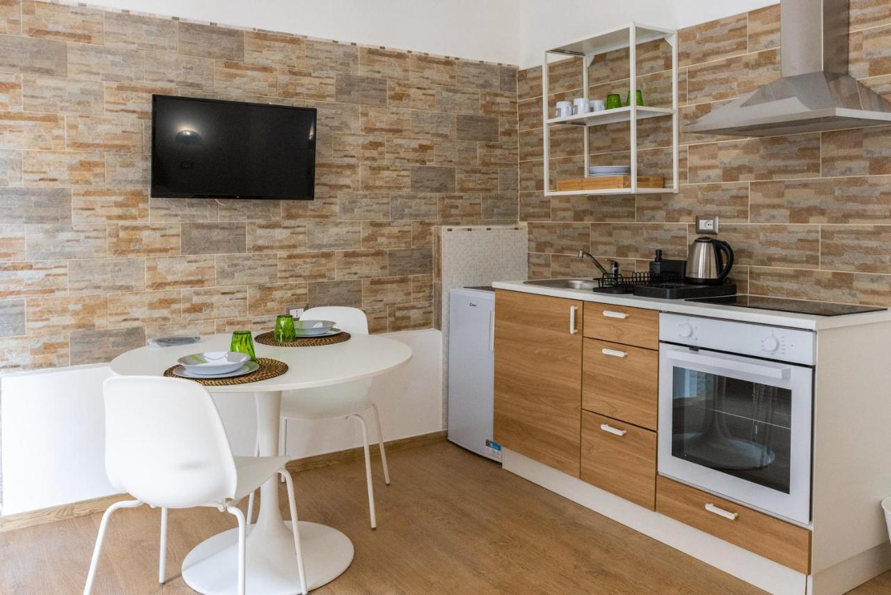 Lovely Rooms - Guest House Suites ทริจเจียโน ภายนอก รูปภาพ