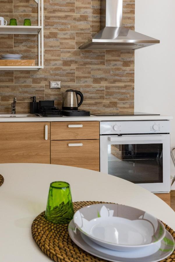 Lovely Rooms - Guest House Suites ทริจเจียโน ภายนอก รูปภาพ